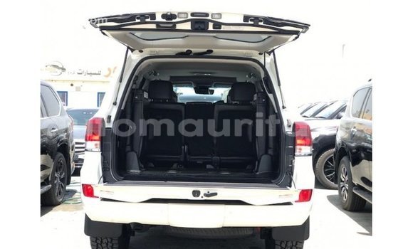 Buy Import Toyota Land Cruiser White Car in Import - Dubai in Adrar Buy Import Toyota Land Cruiser White Car in Import - Dubai in Adrar