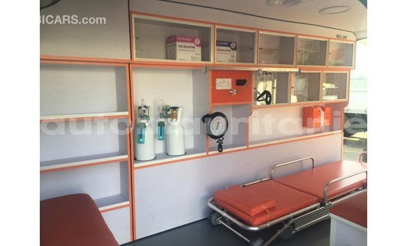 Acheter Import Voiture Toyota Hiace Blanc à Import - Dubai, Adrar Acheter Import Voiture Toyota Hiace Blanc à Import - Dubai, Adrar