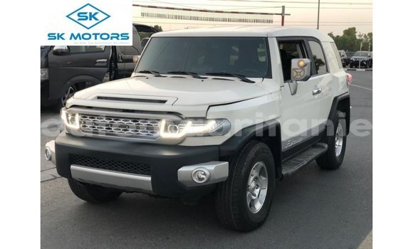 Buy Import Toyota FJ Cruiser White Car in Import - Dubai in Adrar Buy Import Toyota FJ Cruiser White Car in Import - Dubai in Adrar