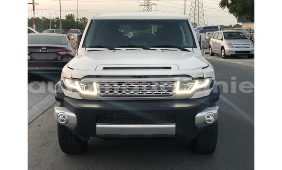 Buy Import Toyota FJ Cruiser White Car in Import - Dubai in Adrar Buy Import Toyota FJ Cruiser White Car in Import - Dubai in Adrar