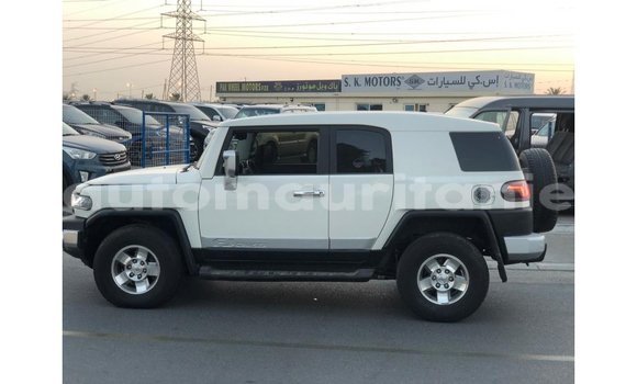 Buy Import Toyota FJ Cruiser White Car in Import - Dubai in Adrar Buy Import Toyota FJ Cruiser White Car in Import - Dubai in Adrar