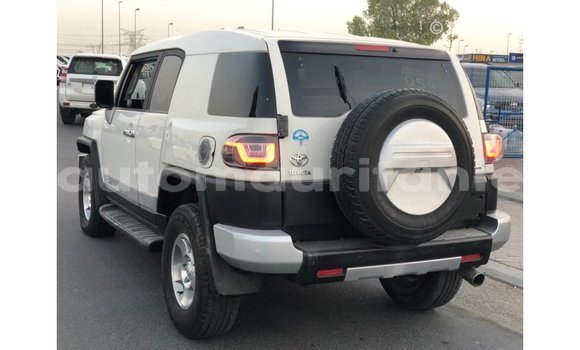 Buy Import Toyota FJ Cruiser White Car in Import - Dubai in Adrar Buy Import Toyota FJ Cruiser White Car in Import - Dubai in Adrar