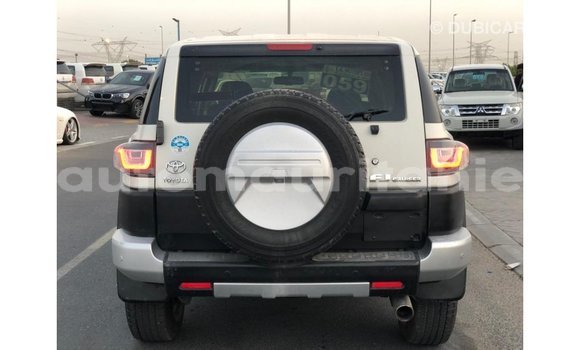 Buy Import Toyota FJ Cruiser White Car in Import - Dubai in Adrar Buy Import Toyota FJ Cruiser White Car in Import - Dubai in Adrar