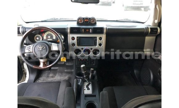 Buy Import Toyota FJ Cruiser White Car in Import - Dubai in Adrar Buy Import Toyota FJ Cruiser White Car in Import - Dubai in Adrar