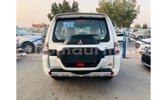 Buy Import Mitsubishi Pajero White Car in Import - Dubai in Adrar Buy Import Mitsubishi Pajero White Car in Import - Dubai in Adrar