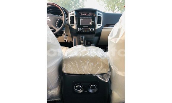 Buy Import Mitsubishi Pajero White Car in Import - Dubai in Adrar Buy Import Mitsubishi Pajero White Car in Import - Dubai in Adrar