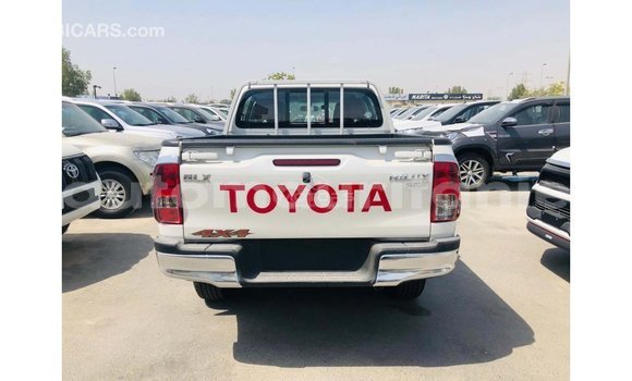 Buy Import Toyota Hilux White Car in Import - Dubai in Adrar Buy Import Toyota Hilux White Car in Import - Dubai in Adrar
