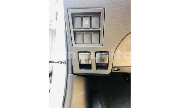 Buy Import Toyota Hilux White Car in Import - Dubai in Adrar Buy Import Toyota Hilux White Car in Import - Dubai in Adrar