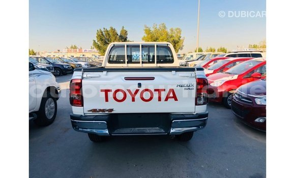 Buy Import Toyota Hilux White Car in Import - Dubai in Adrar Buy Import Toyota Hilux White Car in Import - Dubai in Adrar