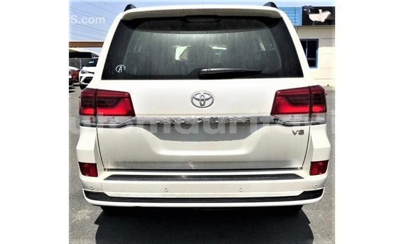 Buy Import Toyota Land Cruiser White Car in Import - Dubai in Adrar Buy Import Toyota Land Cruiser White Car in Import - Dubai in Adrar