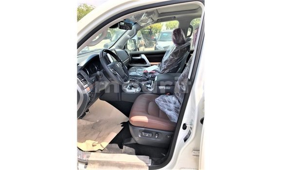 Buy Import Toyota Land Cruiser White Car in Import - Dubai in Adrar Buy Import Toyota Land Cruiser White Car in Import - Dubai in Adrar