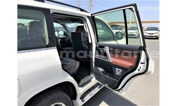 Buy Import Toyota Land Cruiser White Car in Import - Dubai in Adrar Buy Import Toyota Land Cruiser White Car in Import - Dubai in Adrar
