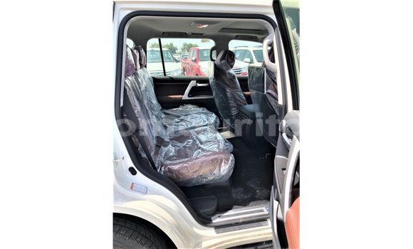 Buy Import Toyota Land Cruiser White Car in Import - Dubai in Adrar Buy Import Toyota Land Cruiser White Car in Import - Dubai in Adrar