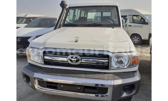 Buy Import Toyota Land Cruiser White Car in Import - Dubai in Adrar Buy Import Toyota Land Cruiser White Car in Import - Dubai in Adrar