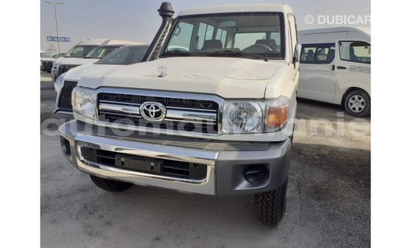 Buy Import Toyota Land Cruiser White Car in Import - Dubai in Adrar Buy Import Toyota Land Cruiser White Car in Import - Dubai in Adrar
