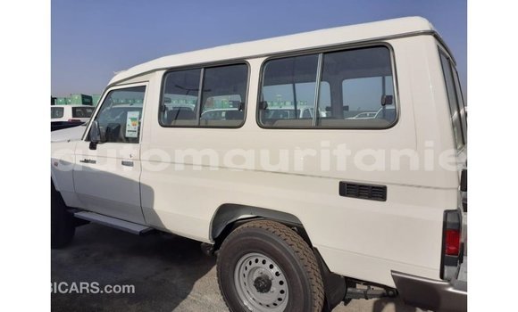 Buy Import Toyota Land Cruiser White Car in Import - Dubai in Adrar Buy Import Toyota Land Cruiser White Car in Import - Dubai in Adrar