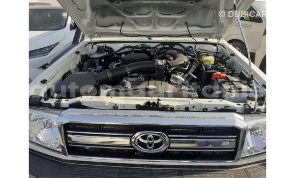 Buy Import Toyota Land Cruiser White Car in Import - Dubai in Adrar Buy Import Toyota Land Cruiser White Car in Import - Dubai in Adrar