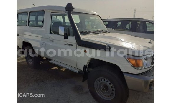 Buy Import Toyota Land Cruiser White Car in Import - Dubai in Adrar Buy Import Toyota Land Cruiser White Car in Import - Dubai in Adrar