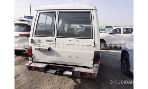 Buy Import Toyota Land Cruiser White Car in Import - Dubai in Adrar Buy Import Toyota Land Cruiser White Car in Import - Dubai in Adrar