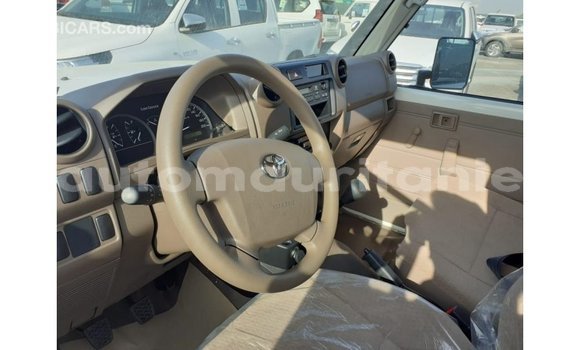 Buy Import Toyota Land Cruiser White Car in Import - Dubai in Adrar Buy Import Toyota Land Cruiser White Car in Import - Dubai in Adrar