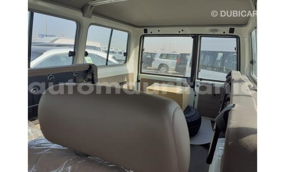 Buy Import Toyota Land Cruiser White Car in Import - Dubai in Adrar Buy Import Toyota Land Cruiser White Car in Import - Dubai in Adrar