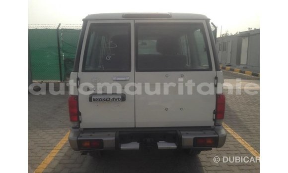 Buy Import Toyota Land Cruiser White Car in Import - Dubai in Adrar Buy Import Toyota Land Cruiser White Car in Import - Dubai in Adrar