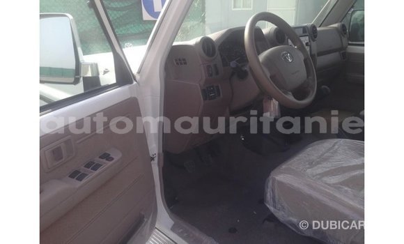 Buy Import Toyota Land Cruiser White Car in Import - Dubai in Adrar Buy Import Toyota Land Cruiser White Car in Import - Dubai in Adrar