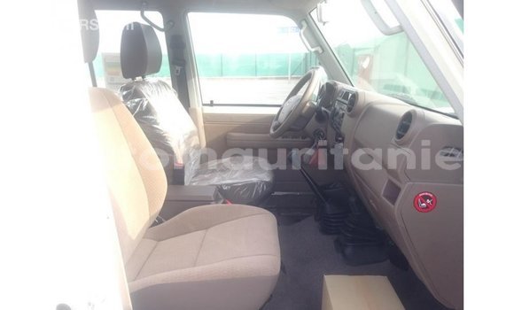 Buy Import Toyota Land Cruiser White Car in Import - Dubai in Adrar Buy Import Toyota Land Cruiser White Car in Import - Dubai in Adrar