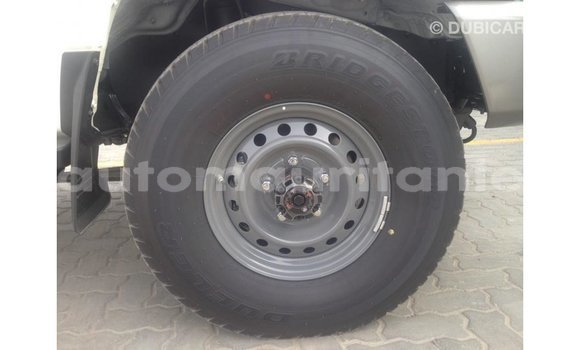 Buy Import Toyota Land Cruiser White Car in Import - Dubai in Adrar Buy Import Toyota Land Cruiser White Car in Import - Dubai in Adrar