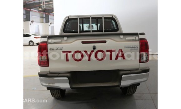Buy Import Toyota Hilux White Car in Import - Dubai in Adrar Buy Import Toyota Hilux White Car in Import - Dubai in Adrar