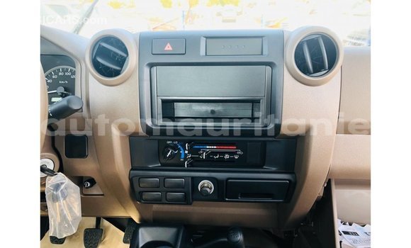 Buy Import Toyota Land Cruiser Beige Car in Import - Dubai in Adrar Buy Import Toyota Land Cruiser Beige Car in Import - Dubai in Adrar