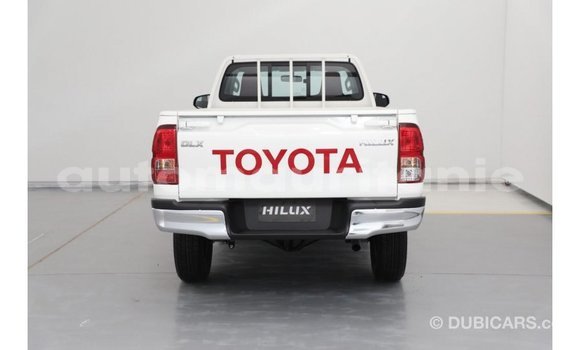 Buy Import Toyota Hilux White Car in Import - Dubai in Adrar Buy Import Toyota Hilux White Car in Import - Dubai in Adrar