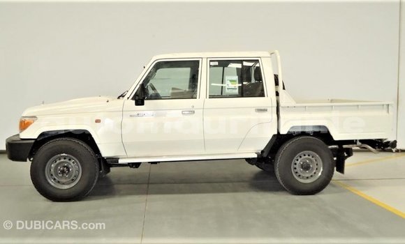 Buy Import Toyota Land Cruiser White Car in Import - Dubai in Adrar Buy Import Toyota Land Cruiser White Car in Import - Dubai in Adrar