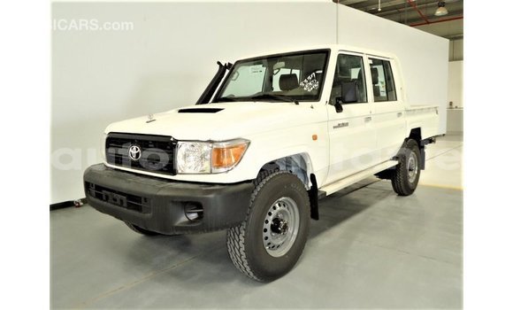 Buy Import Toyota Land Cruiser White Car in Import - Dubai in Adrar Buy Import Toyota Land Cruiser White Car in Import - Dubai in Adrar