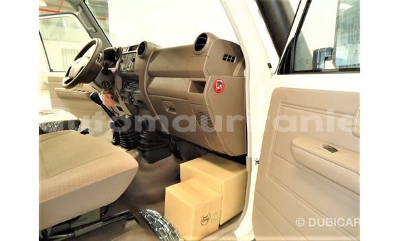 Buy Import Toyota Land Cruiser White Car in Import - Dubai in Adrar Buy Import Toyota Land Cruiser White Car in Import - Dubai in Adrar