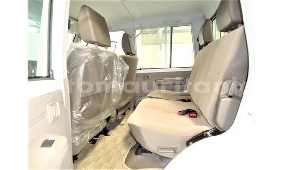 Buy Import Toyota Land Cruiser White Car in Import - Dubai in Adrar Buy Import Toyota Land Cruiser White Car in Import - Dubai in Adrar
