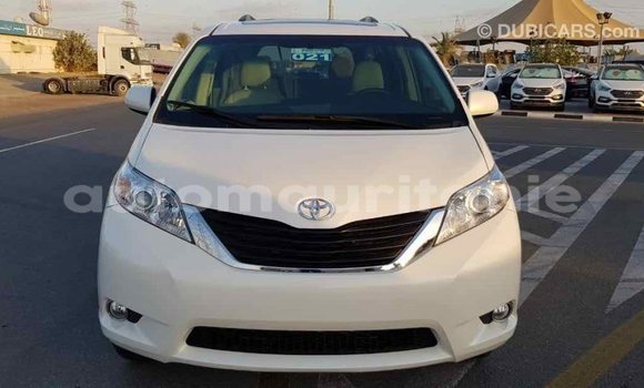 Acheter Import Voiture Toyota Sienna Blanc à Import - Dubai, Adrar Acheter Import Voiture Toyota Sienna Blanc à Import - Dubai, Adrar
