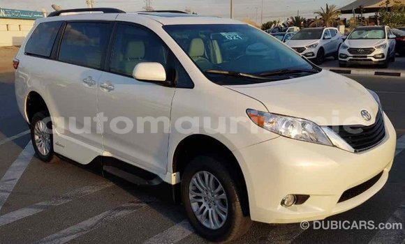 Acheter Import Voiture Toyota Sienna Blanc à Import - Dubai, Adrar Acheter Import Voiture Toyota Sienna Blanc à Import - Dubai, Adrar