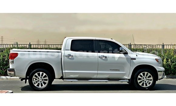 Acheter Import Voiture Toyota Tundra Blanc à Import - Dubai, Adrar Acheter Import Voiture Toyota Tundra Blanc à Import - Dubai, Adrar