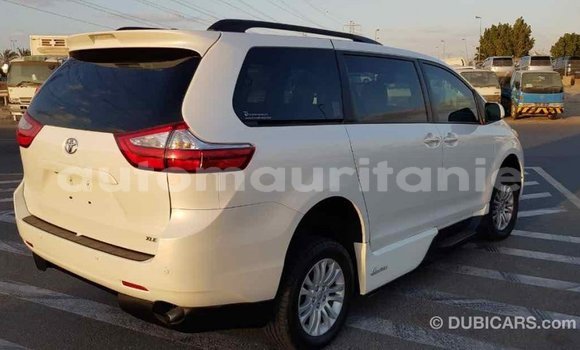 Acheter Import Voiture Toyota Sienna Blanc à Import - Dubai, Adrar Acheter Import Voiture Toyota Sienna Blanc à Import - Dubai, Adrar