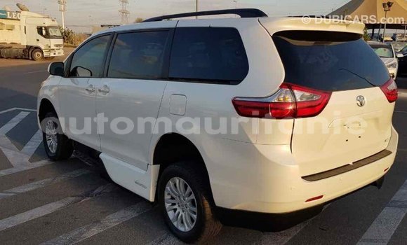 Acheter Import Voiture Toyota Sienna Blanc à Import - Dubai, Adrar Acheter Import Voiture Toyota Sienna Blanc à Import - Dubai, Adrar