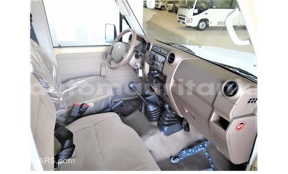 Buy Import Toyota Land Cruiser Beige Car in Import - Dubai in Adrar Buy Import Toyota Land Cruiser Beige Car in Import - Dubai in Adrar