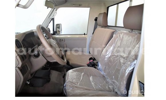 Buy Import Toyota Land Cruiser Beige Car in Import - Dubai in Adrar Buy Import Toyota Land Cruiser Beige Car in Import - Dubai in Adrar