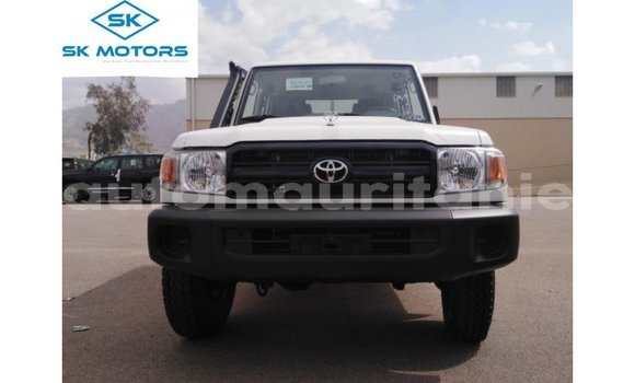 Buy Import Toyota Land Cruiser White Car in Import - Dubai in Adrar Buy Import Toyota Land Cruiser White Car in Import - Dubai in Adrar