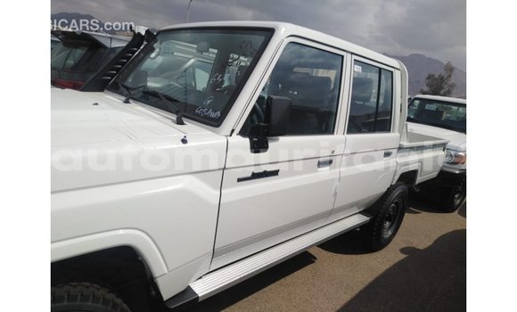 Buy Import Toyota Land Cruiser White Car in Import - Dubai in Adrar Buy Import Toyota Land Cruiser White Car in Import - Dubai in Adrar
