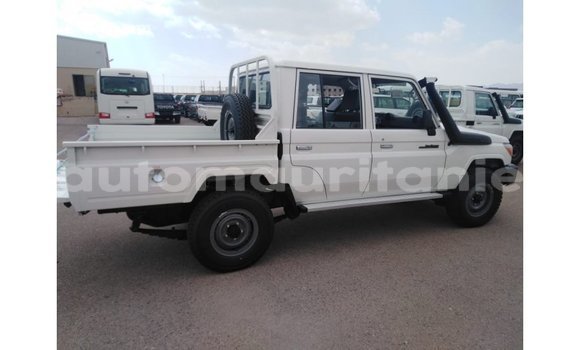 Buy Import Toyota Land Cruiser White Car in Import - Dubai in Adrar Buy Import Toyota Land Cruiser White Car in Import - Dubai in Adrar