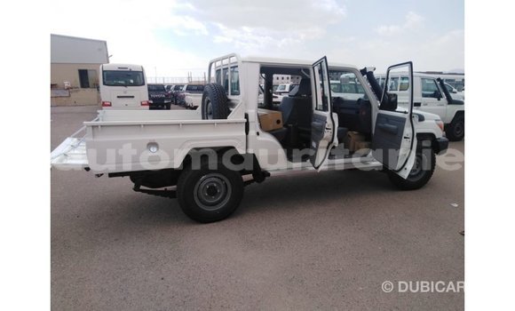 Buy Import Toyota Land Cruiser White Car in Import - Dubai in Adrar Buy Import Toyota Land Cruiser White Car in Import - Dubai in Adrar