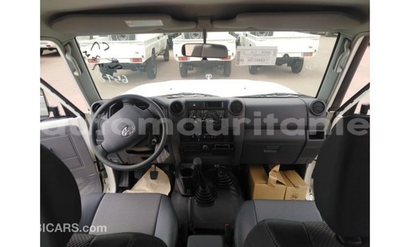 Buy Import Toyota Land Cruiser White Car in Import - Dubai in Adrar Buy Import Toyota Land Cruiser White Car in Import - Dubai in Adrar