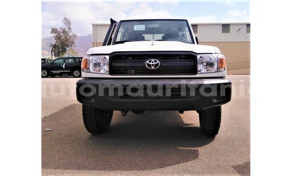 Buy Import Toyota Land Cruiser White Car in Import - Dubai in Adrar Buy Import Toyota Land Cruiser White Car in Import - Dubai in Adrar