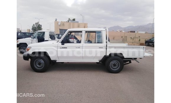 Buy Import Toyota Land Cruiser White Car in Import - Dubai in Adrar Buy Import Toyota Land Cruiser White Car in Import - Dubai in Adrar